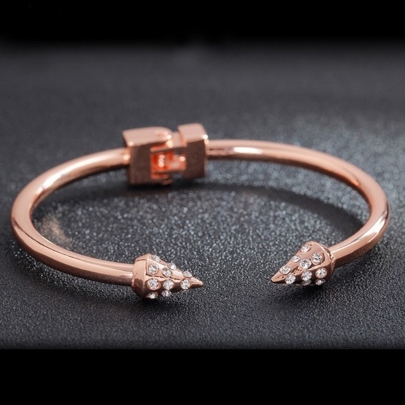 JUST INRose Gold diamond open arrow bracelet - Picture 3 of 4